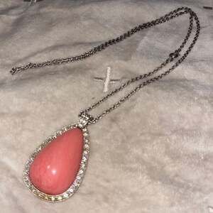 Vintage AVON Tear Drop Pendant Coral Pink Lucite Rhinestone Necklace